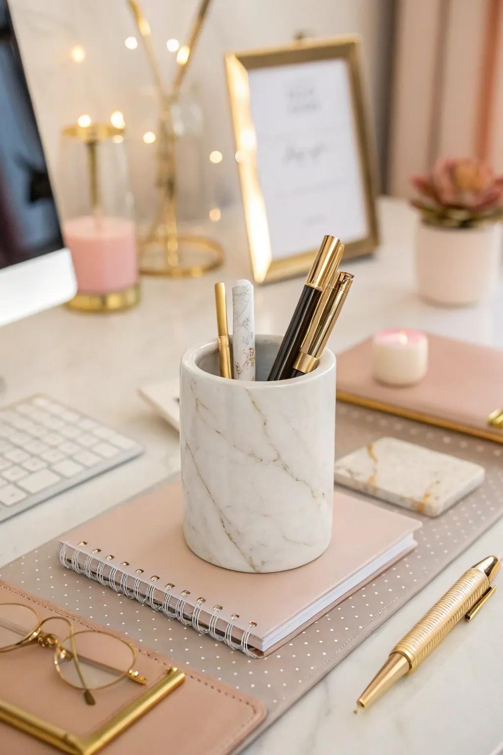 Personalize your workspace with chic desk accessories. 🖊️💼 #DeskDecor #OfficeStyle #PersonalTouch