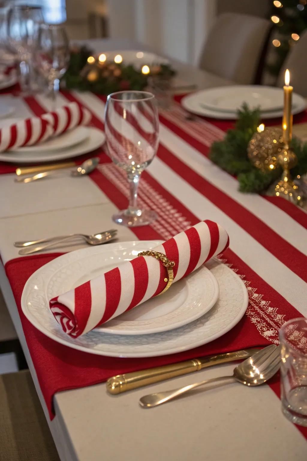Create a festive dining experience with candy cane-inspired table settings. #TableDecor #FestiveDining 🍽️