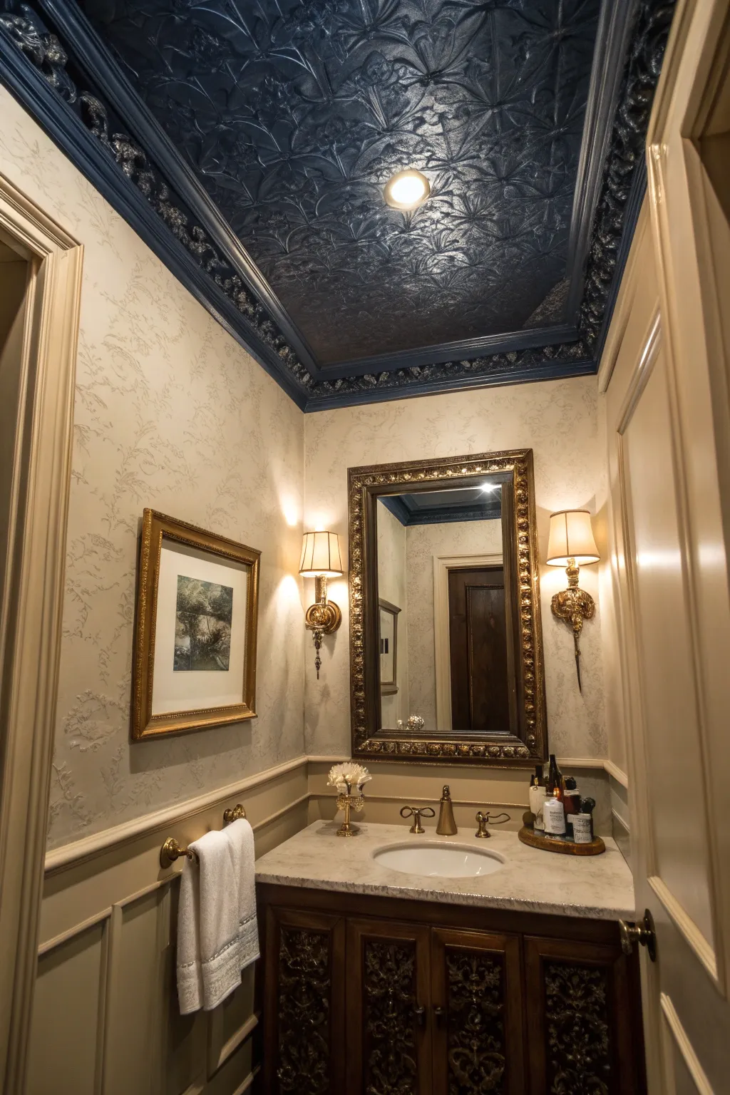 20+ Charming Traditional Powder Room Ideas